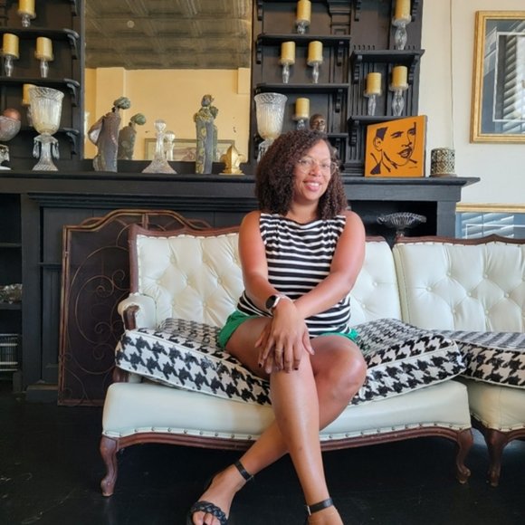 Meet your Posher! - Picture 2 of 3